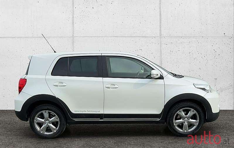 2013' Toyota Urban Cruiser photo #4