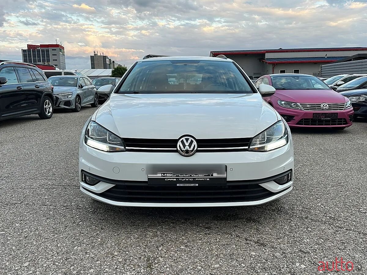 2018' Volkswagen Golf photo #2