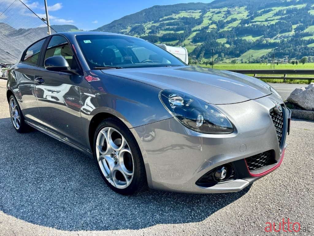 2016' Alfa Romeo Giulietta photo #3
