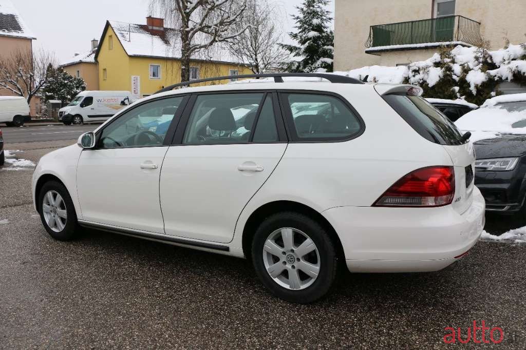 2010' Volkswagen Golf photo #4