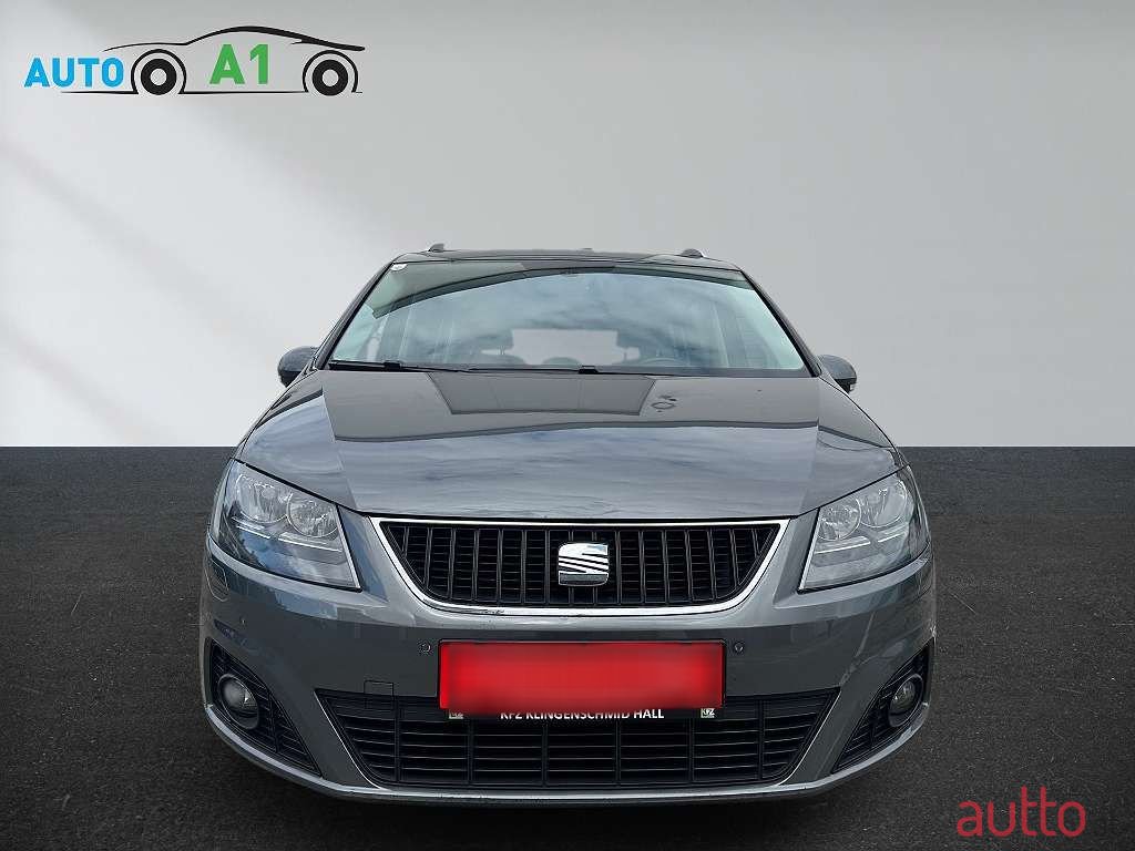 2010' SEAT Alhambra photo #2