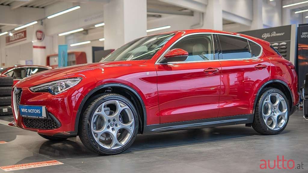 2022' Alfa Romeo Stelvio photo #2