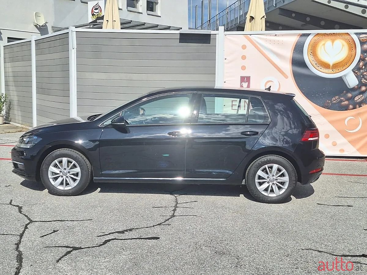 2017' Volkswagen Golf photo #6