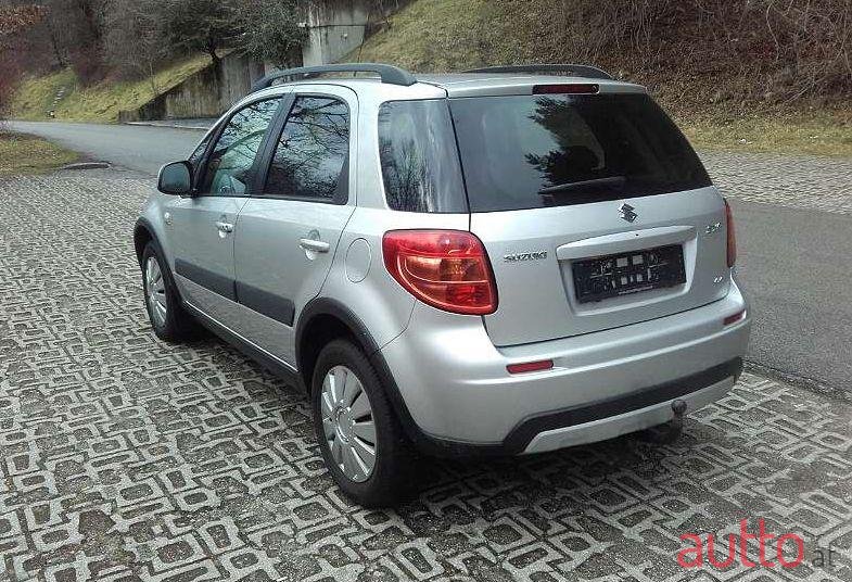 2011' Suzuki SX4 photo #1