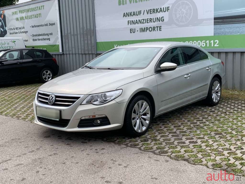 2010' Volkswagen Passat photo #4