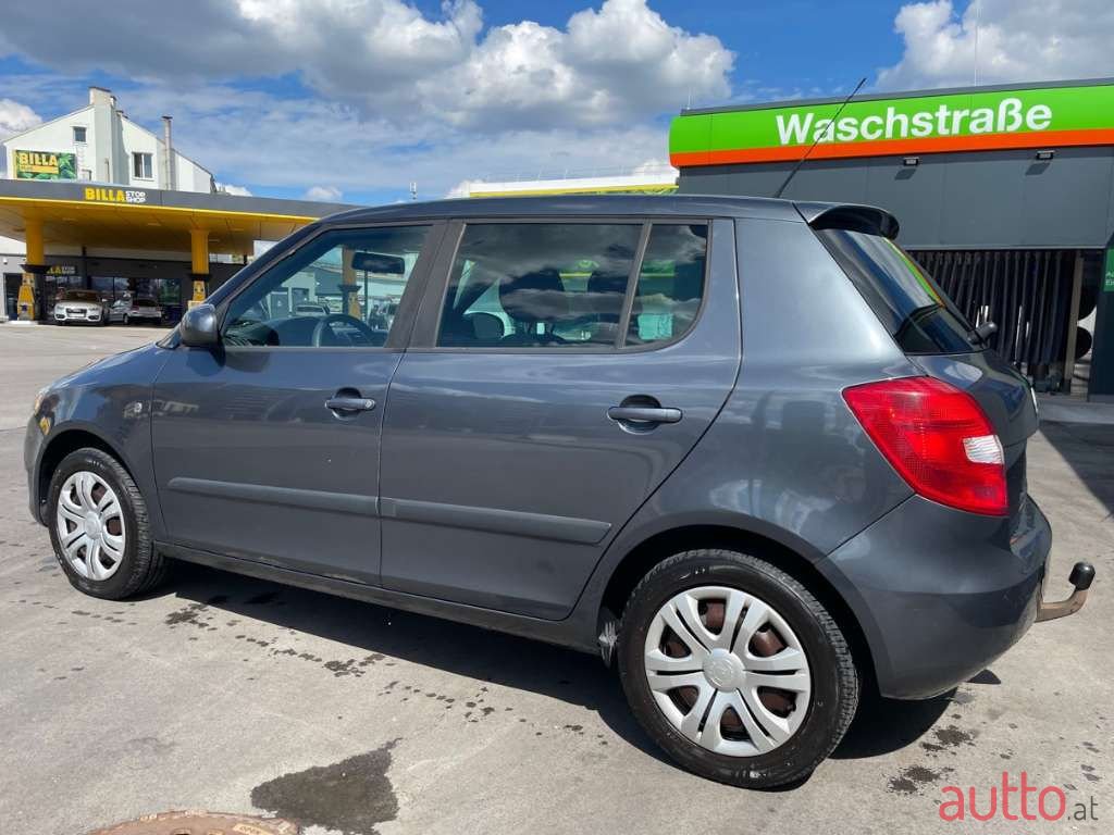 2011' Skoda Fabia photo #4