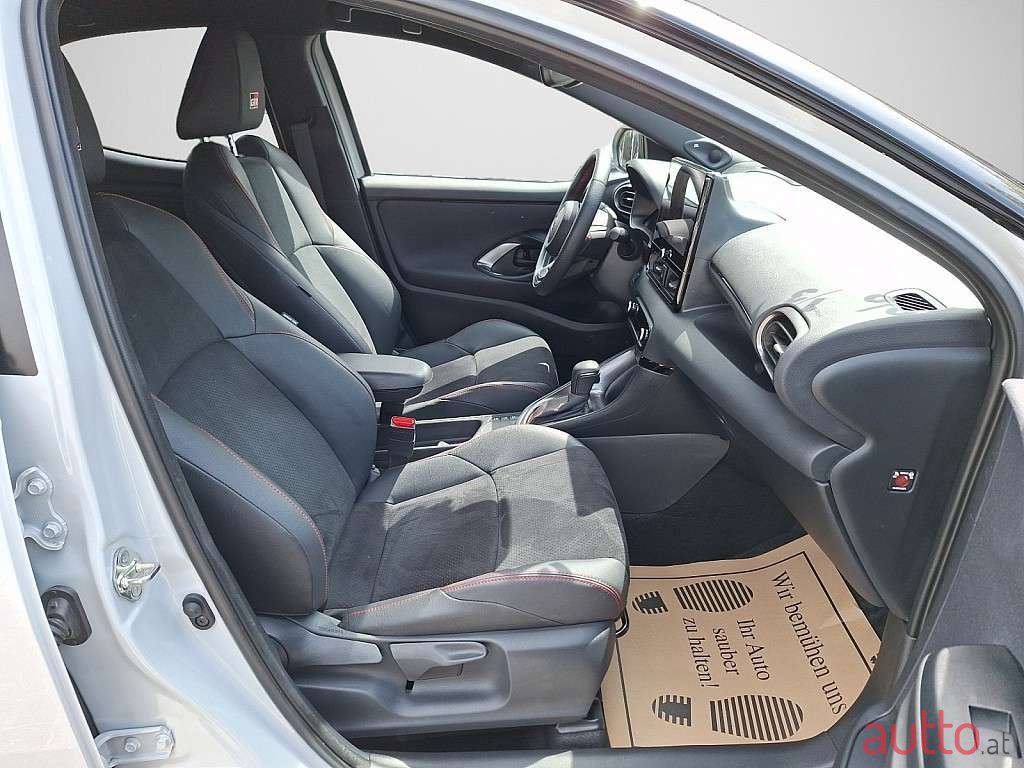 2024' Toyota Yaris photo #5
