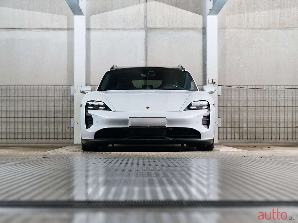 2022' Porsche Taycan photo #3