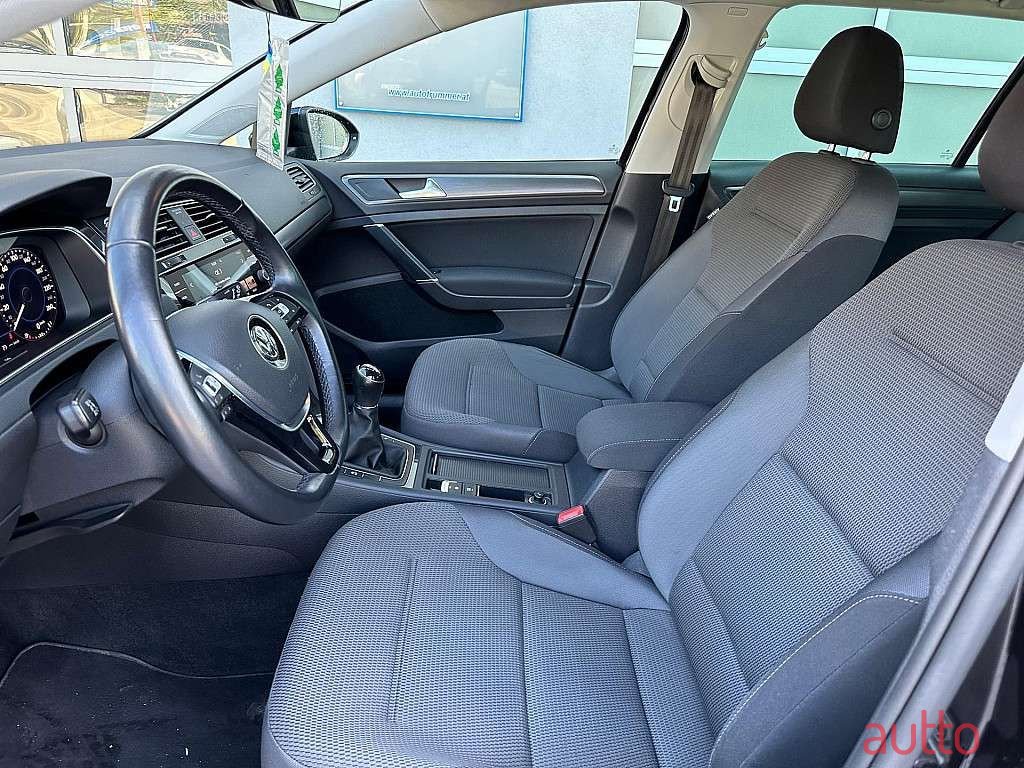 2018' Volkswagen Golf photo #5