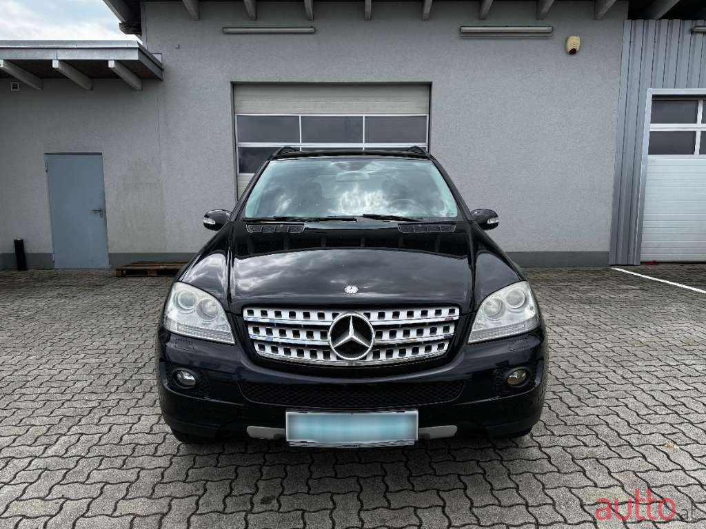 2008' Mercedes-Benz M-Klasse photo #2