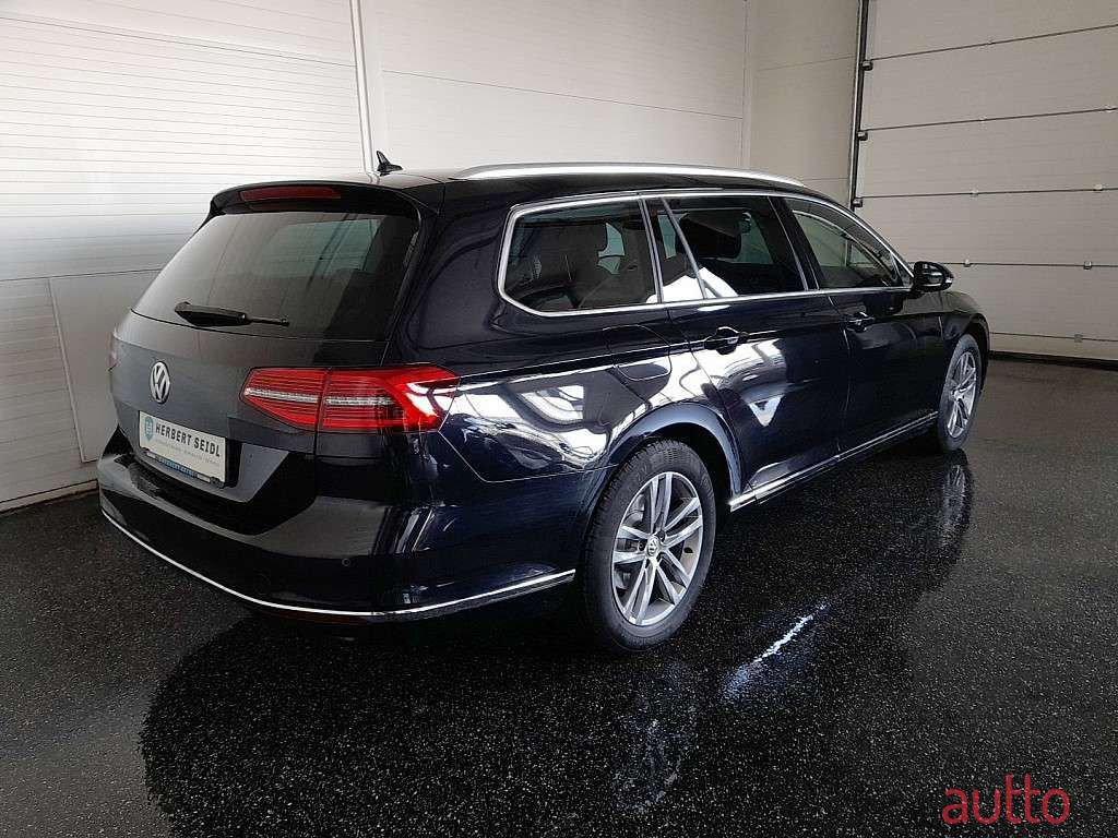 2019' Volkswagen Passat photo #1