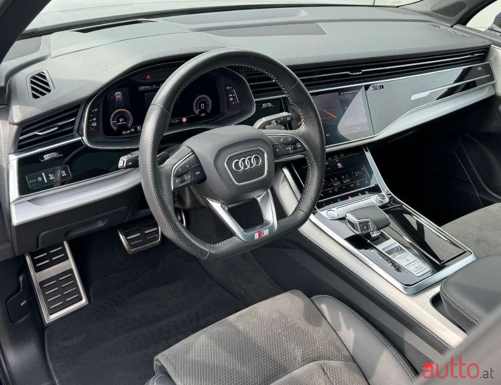 2020' Audi Q7 photo #5