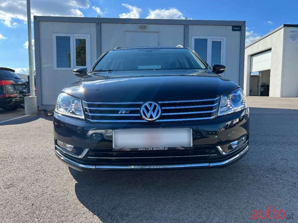 2011' Volkswagen Passat photo #3
