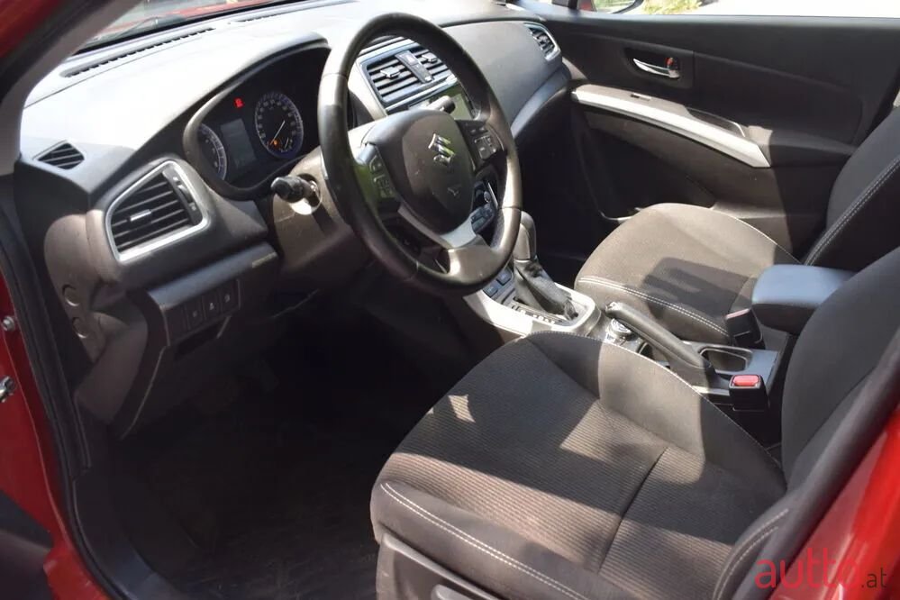 2019' Suzuki SX4 photo #4