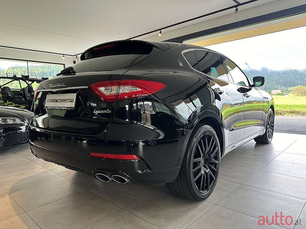 2020' Maserati Levante photo #5