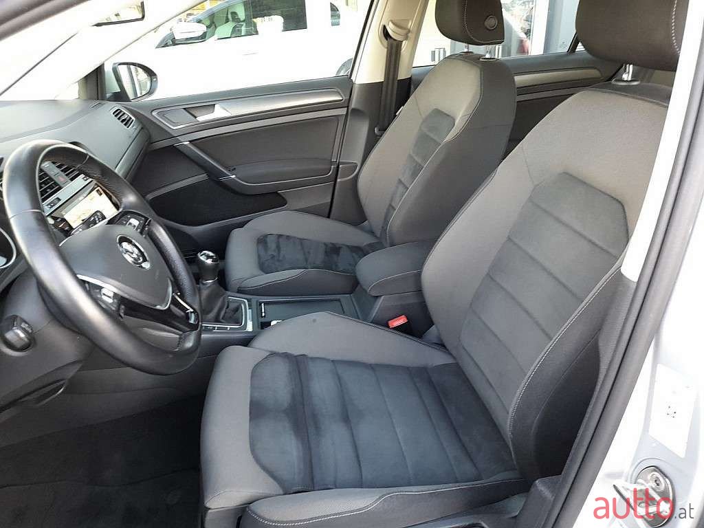 2019' Volkswagen Golf photo #5