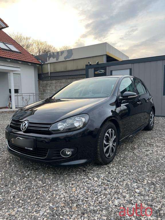 2010' Volkswagen Golf photo #2