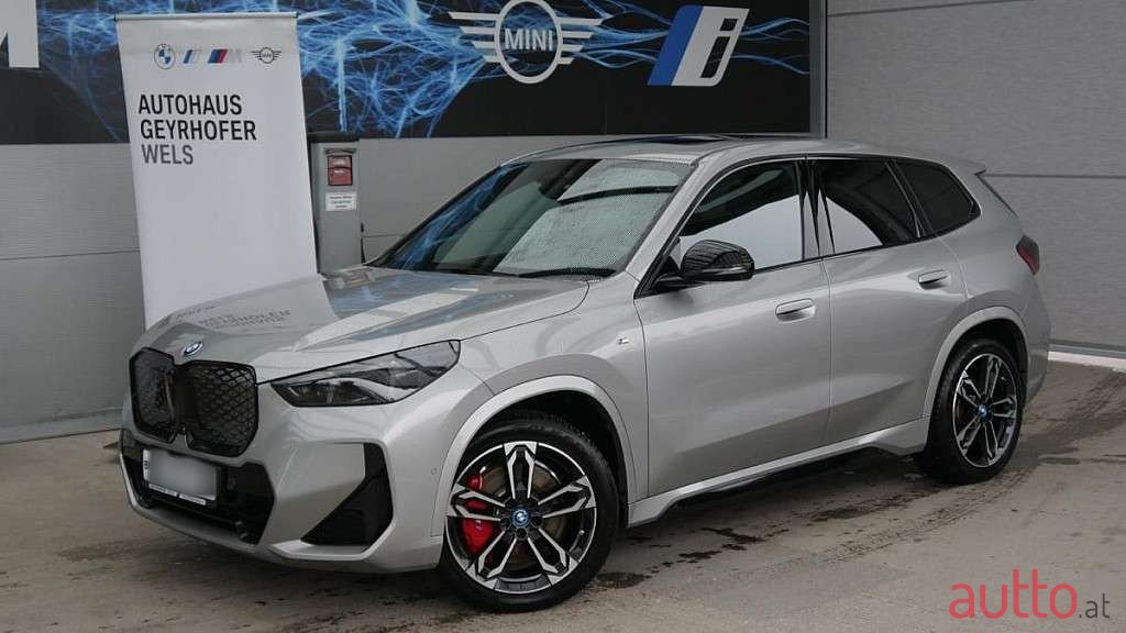 2023' BMW iX1 photo #1