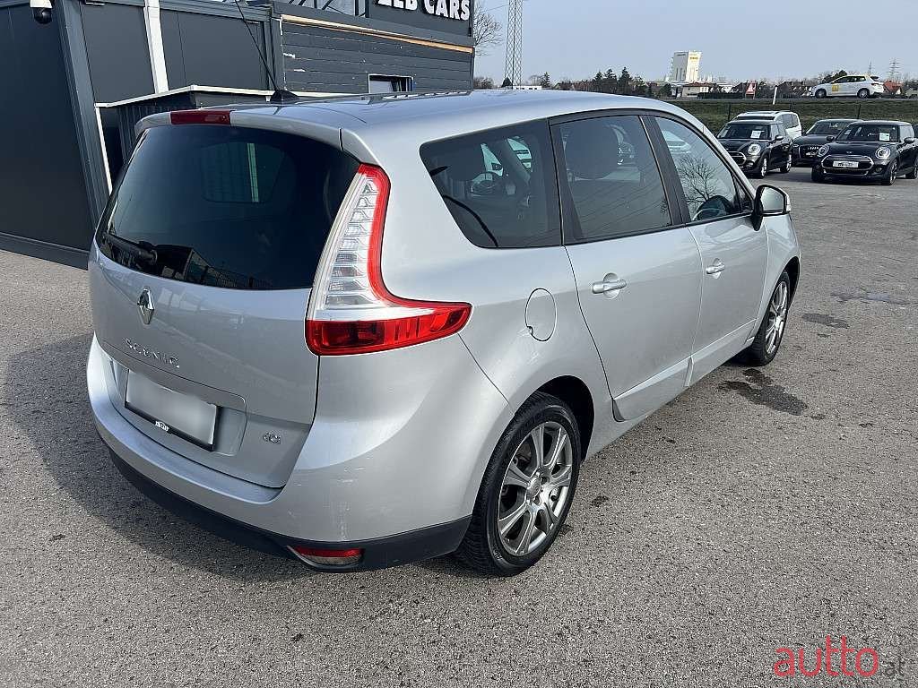 2012' Renault Grand Scenic photo #6