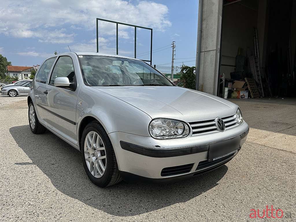 2001' Volkswagen Golf photo #3