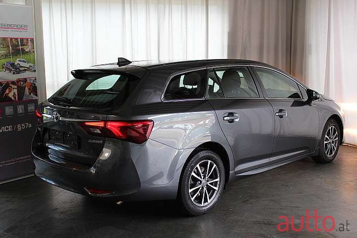 2017' Toyota Avensis photo #2