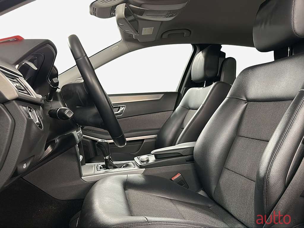 2012' Mercedes-Benz E-Klasse photo #3