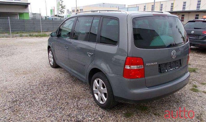 2003' Volkswagen Touran photo #2