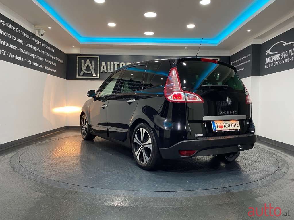 2011' Renault Scenic photo #4