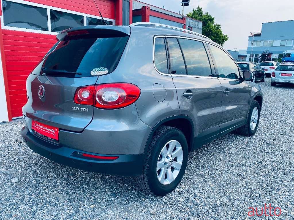 2010' Volkswagen Tiguan photo #4