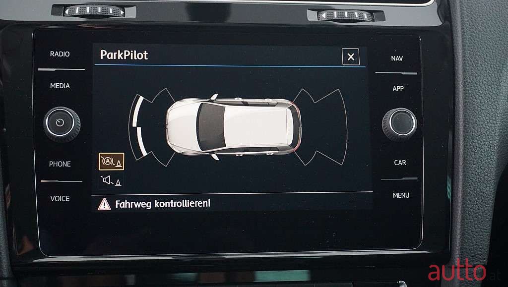 2017' Volkswagen Golf photo #6