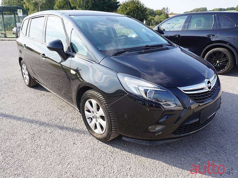 2015' Opel Zafira photo #2