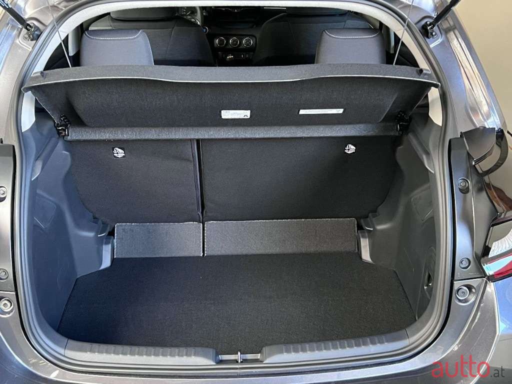 2022' Toyota Yaris photo #6