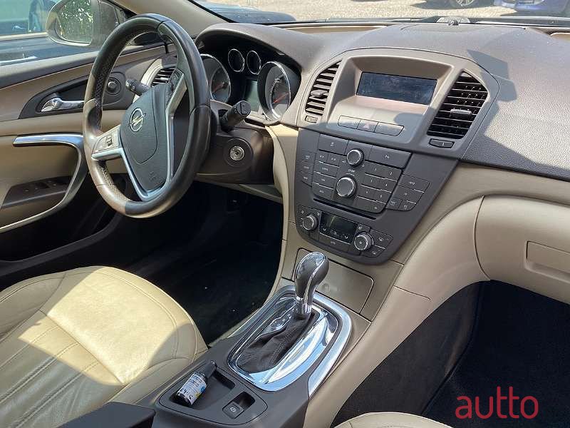 2011' Opel Insignia photo #2