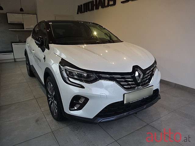 2021' Renault Captur photo #2