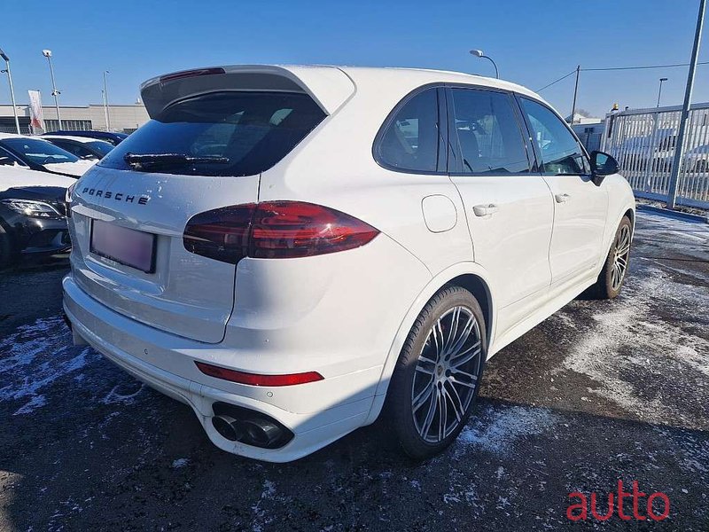 2015' Porsche Cayenne photo #6