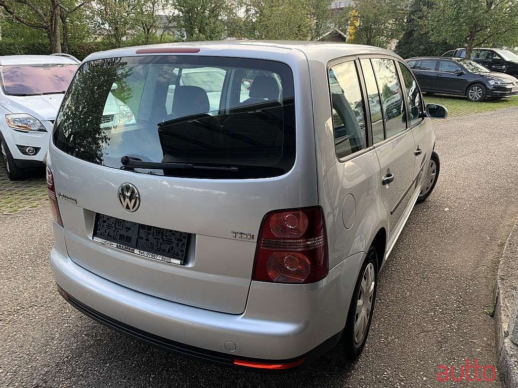 2007' Volkswagen Touran photo #5