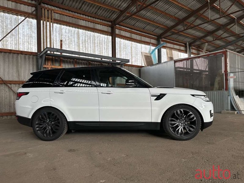 2017' Land Rover Range Rover Sport photo #3