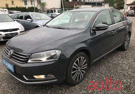 2012' Volkswagen Passat photo #5