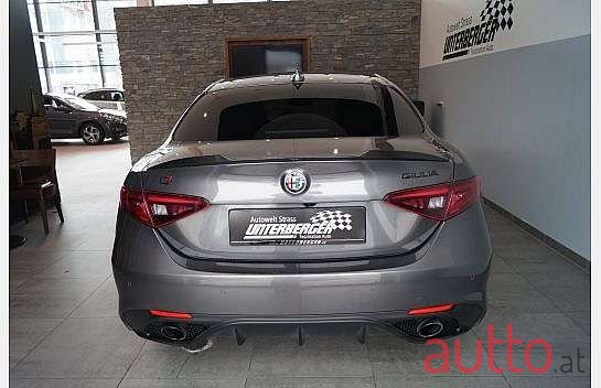 2019' Alfa Romeo Giulia photo #4