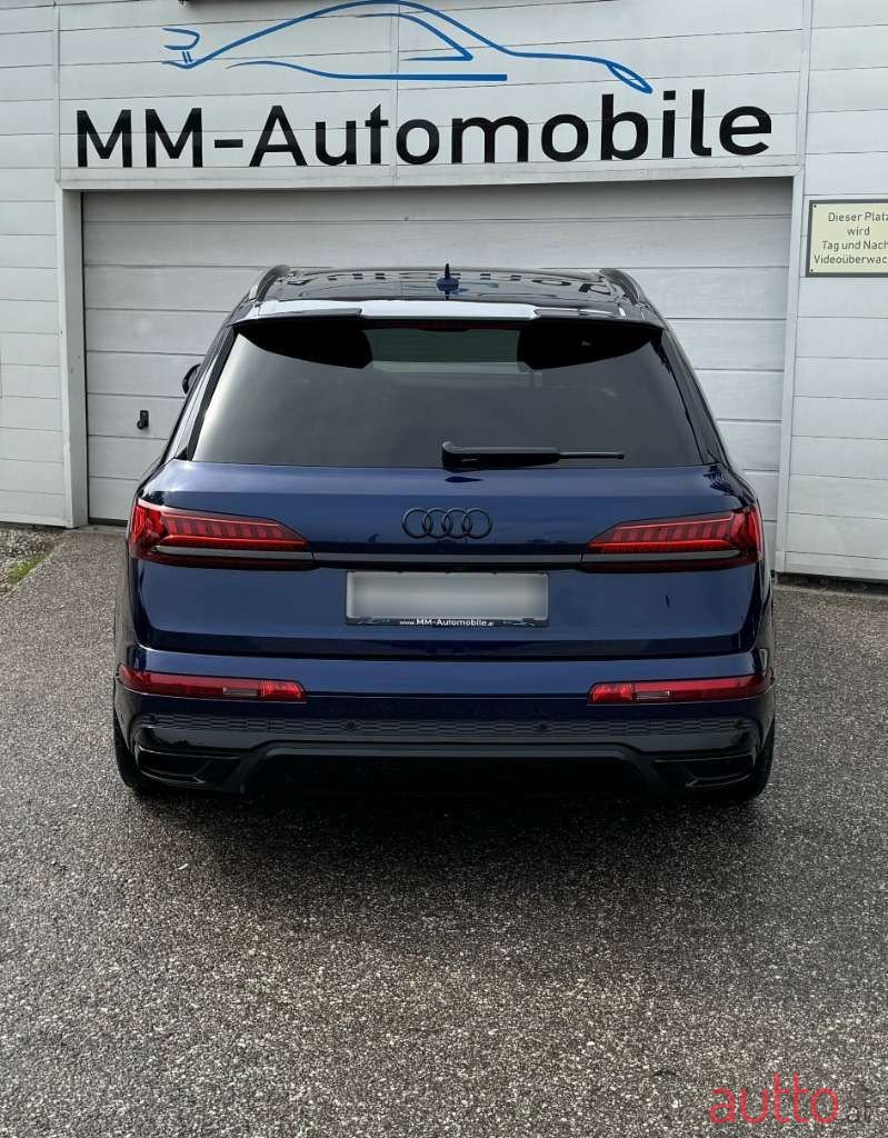 2020' Audi Q7 photo #4