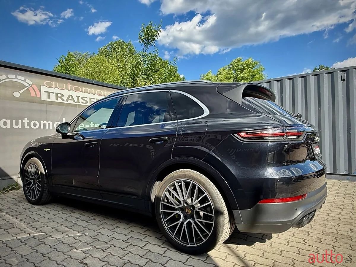 2019' Porsche Cayenne photo #5