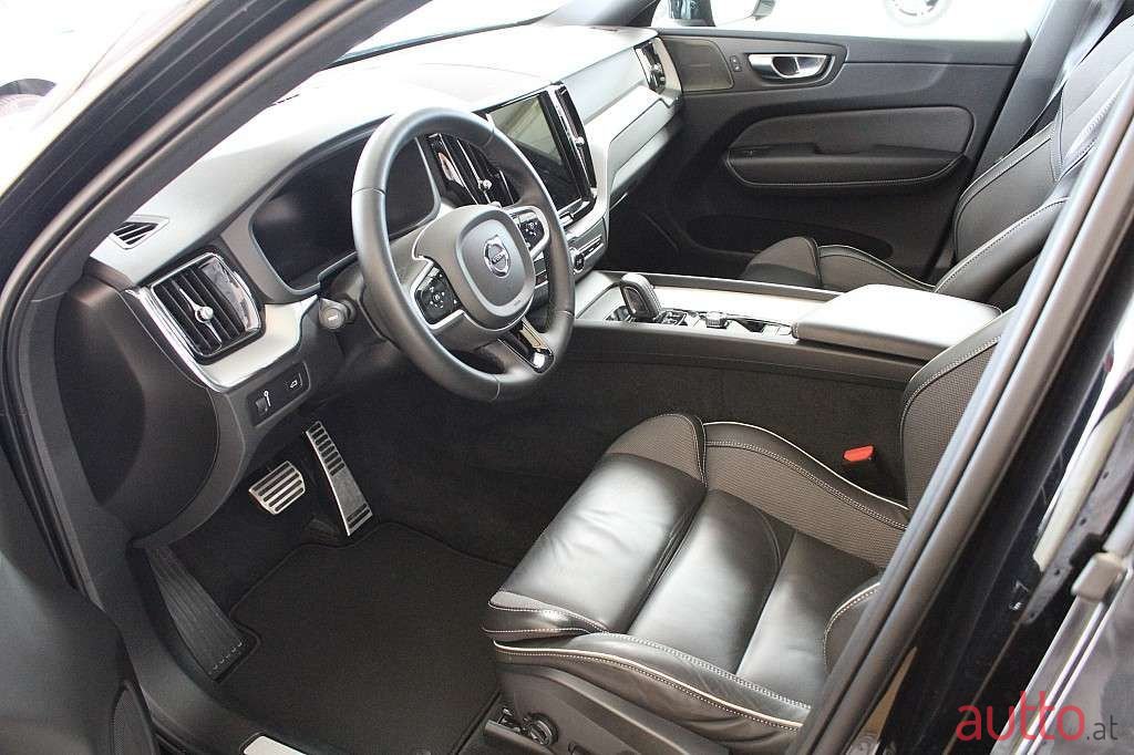 2021' Volvo XC60 photo #3