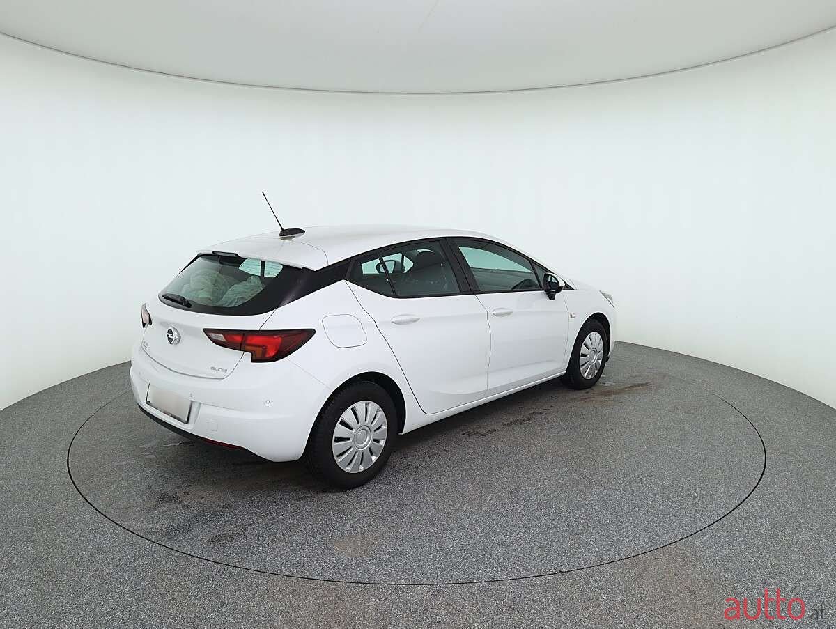 2017' Opel Astra photo #5