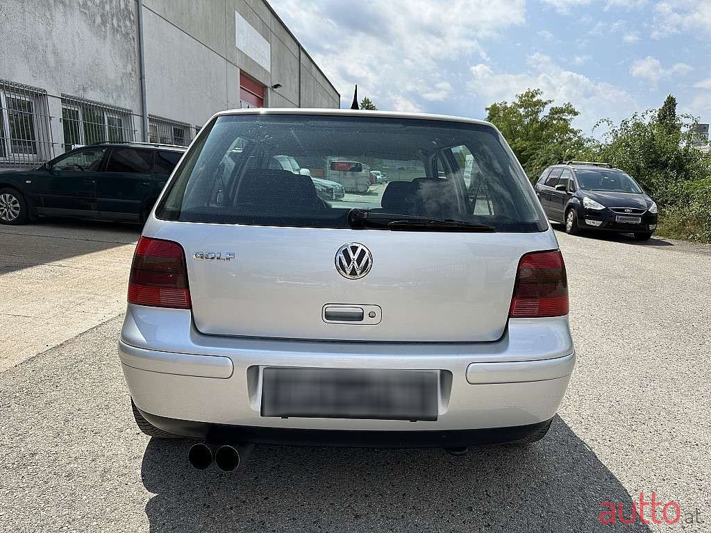 2002' Volkswagen Golf photo #5