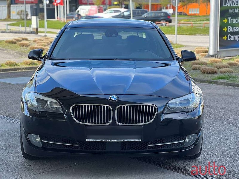 2011' BMW 5Er-Reihe photo #4