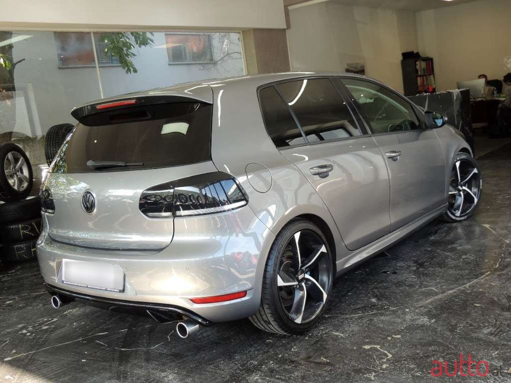 2010' Volkswagen Golf photo #5