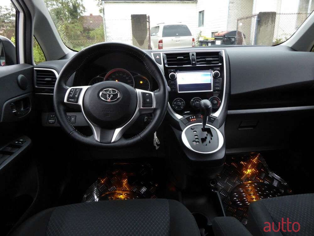 2016' Toyota Verso photo #6