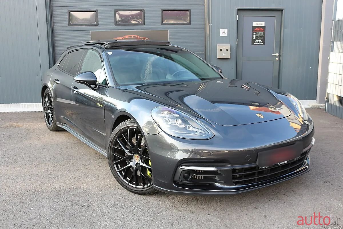 2020' Porsche Panamera photo #4