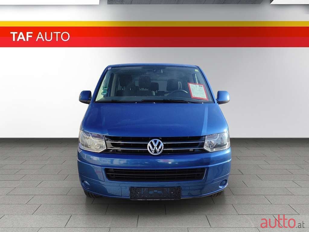 2014' Volkswagen Caravelle photo #3