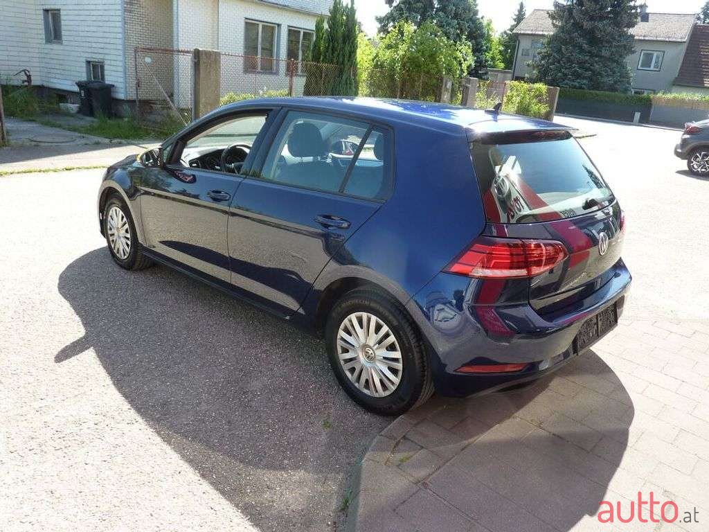 2018' Volkswagen Golf photo #3